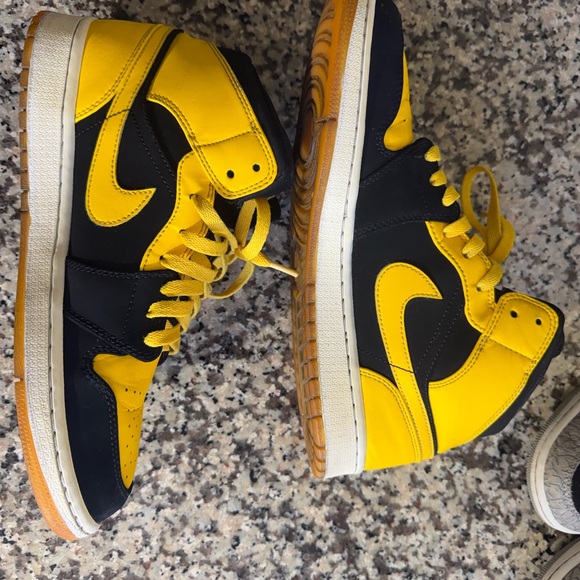 Jordan 1s. Retro - Picture 3 of 8